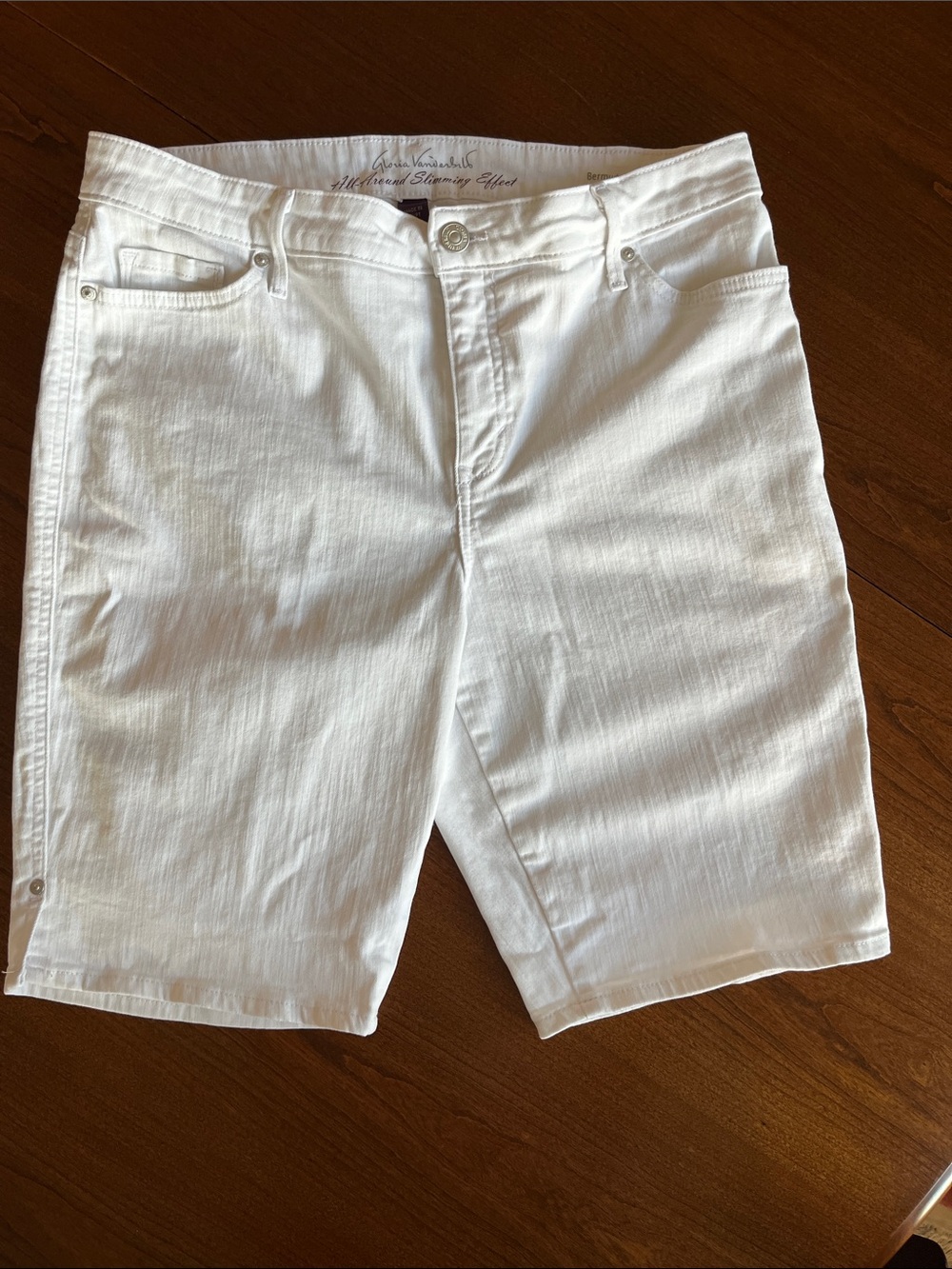 Gloria Vanderbilt White Slimming Effect Women’s Jean Bermuda Shorts (#107)